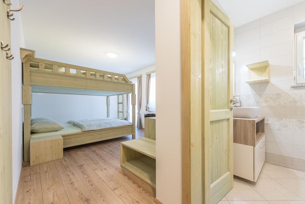 Guesthouse Tolc Spodnja Sorica Zewnętrze zdjęcie